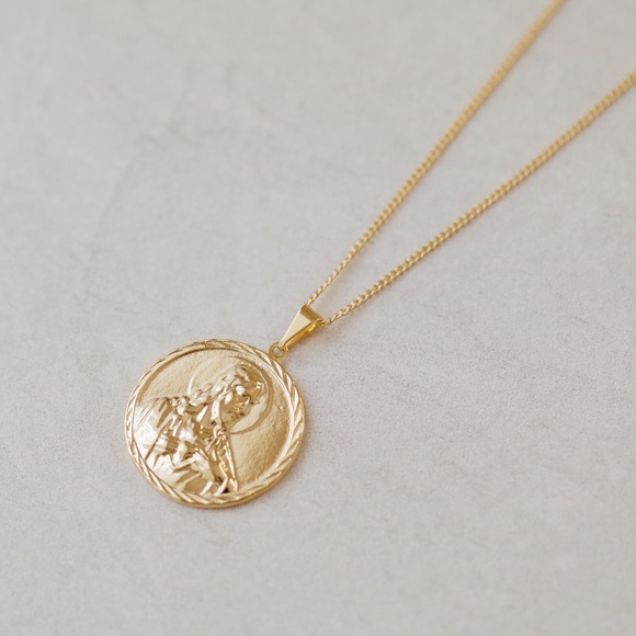 Men’s Jesus Necklace | 18k Gold Filled - Picture 2 of 7